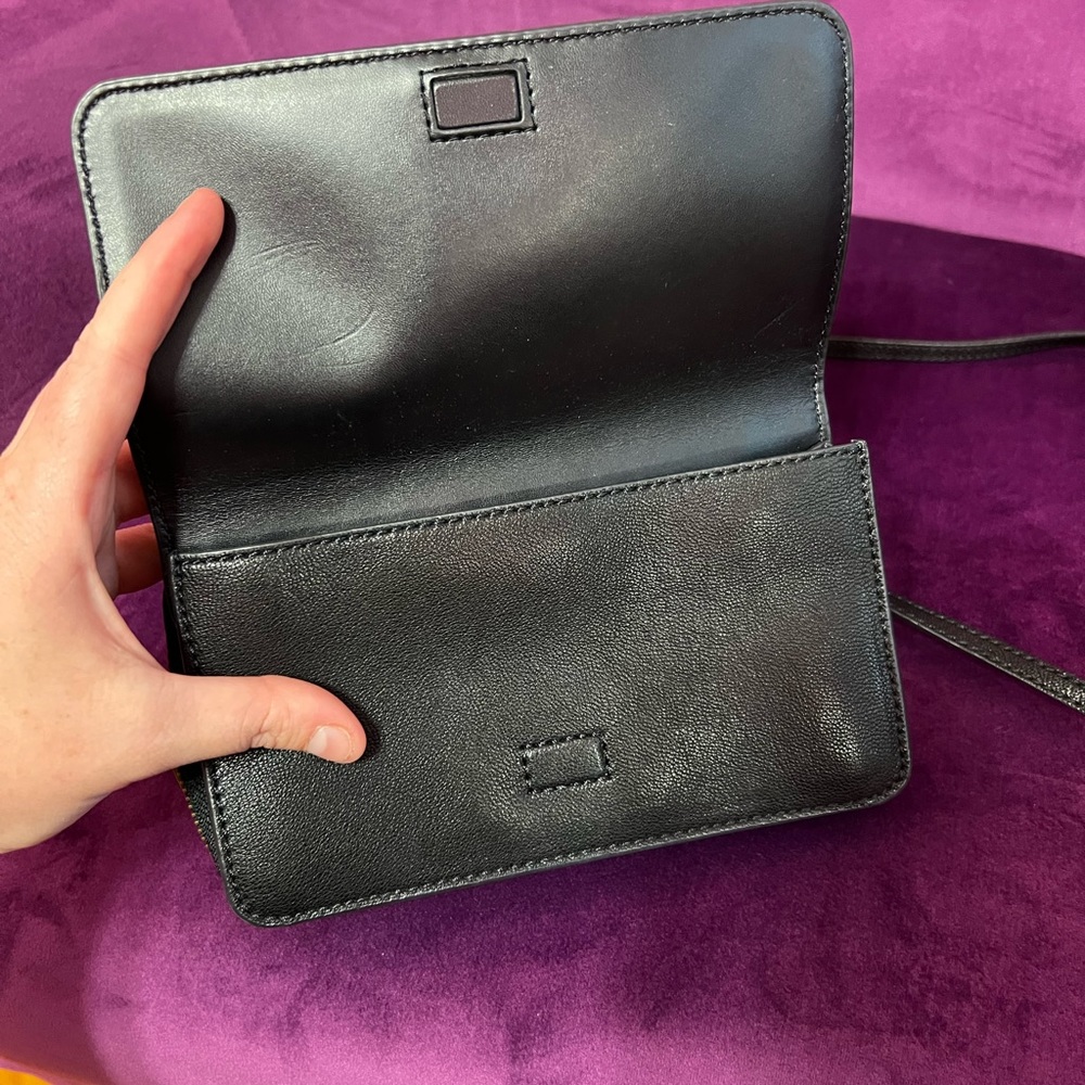 - Excellent condition Brynn Fossil mini purse - Black